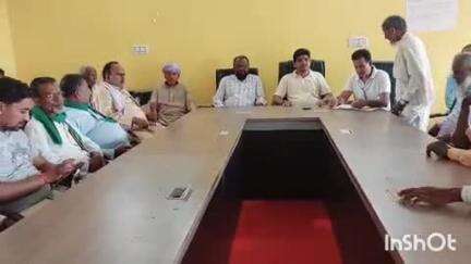 नारायणपुर: नारायणपुर प्रखंड सभागार में ग्राम प्रधानों की समीक्षा बैठक हुई