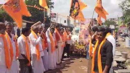 యర్రగొండపాలెం: పులల చెరువులో హనుమాన్ జయంతి సందర్భంగా పండగ వాతావరణం లో నిర్వహించిన హనుమాన్ శోభాయాత్ర