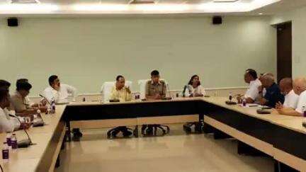राजगीर: राजगीर में मुरारी बापू के आगमन को लेकर तैयारियां तेज़, जिलाधिकारी व पुलिस अधीक्षक ने कन्वेंशन सेंटर में की समीक्षा बैठक