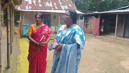 বিশালগড়: গর্ভধারিণী মায়ের উপর ছেলের অমানবিক অত্যাচার,পাশে দাঁড়ালেন রাজ্য মহিলা কমিশন, ঘটনা গোলাঘাটি কাঞ্চনমালা