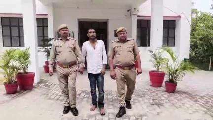 लालगंज: देवगांव पुलिस ने हाइड्रिल तिराहे के पास से चोरी की बाइक और अवैध तमंचा व कारतूस के साथ एक अभियुक्त को किया गिरफ्तार