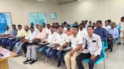 कुटुंबा: 2025 विधानसभा चुनाव के लिए BLO को EVM और अन्य मुद्दों पर ट्रेनिंग, निष्पक्षता बनाए रखने की अपील