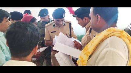 गया टाउन सीडी ब्लॉक: एसएसपी आनंद कुमार ने जनता दरबार में सुनी 50 लोगों की फरियाद, कुछ मामलों का मौके पर किया निपटारा