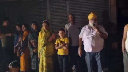 कुरई: सुकतरा मोहगांव में बिजली कटौती से परेशान ग्रामीणों ने रात के समय किया हंगामा  #jansamasya