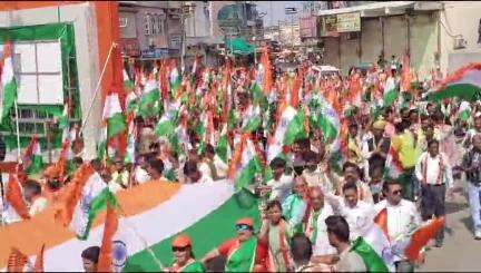 बांसवाड़ा: भाजपा कार्यालय से निकली तिरंगा यात्रा, ऑपरेशन 'सिंदूर' के समर्थन में सर्व समाज ने दिया योगदान, शहर ने बरसाए फूल