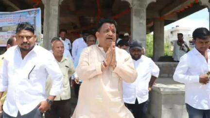 ಸಿಂದಗಿ: ಸಿಂದಗಿ ಪಟ್ಟಣದಲ್ಲಿ ಶಿವನ ದೇವಸ್ಥಾನದ ಹತ್ತಿರ ಸಮುದಾಯ ಭವನ ಕಂಪೌಂಡ್ ನಿರ್ಮಾಣ ಕಾಮಗಾರಿಗೆ ಶಾಸಕ ಅಶೋಕ ಮನಗೂಳಿ ಭೂಮಿಪೂಜೆ