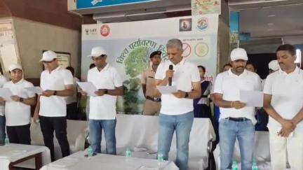 धनबाद/केंदुआडीह: रेलवे विभाग ने प्लास्टिक प्रदूषण मुक्त थीम पर विश्व पर्यावरण दिवस पर जागरूकता रैली व नुक्कड़ नाटक का किया आयोजन