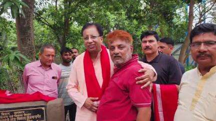 चनपटिया: लोहियरिया में पंचायत सरकार भवन का सांसद व विधायक ने किया शिलान्यास, पंचायत में ही मिलेगी सुविधा