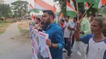 सगड़ी: बेलकुंडा में भाजपा के तत्वावधान में सेना के सम्मान में शौर्य तिरंगा यात्रा निकाली गई, पाकिस्तान मुर्दाबाद के नारे