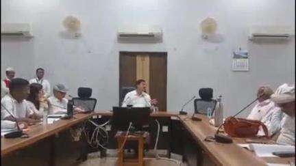 खंडवा नगर: खंडवा कलेक्ट्रेट में कलेक्टर ने गोपालकों के साथ बैठक की