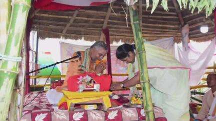 बिरसिंहपुर: ग्राम डेलौरा में आयोजित श्रीमद् भागवत महापुराण कथा में शामिल हुई राज्यमंत्री लिए महाराज जी के आशीर्वाद सुनी कथा