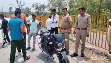 धामपुर: शेरकोट क्षेत्र में NH74 पर गैस एजेंसी के पास सड़क पर कुत्ते को बचाने के दौरान बाइक डिवाइडर से टकराने पर दो बहनें घायल