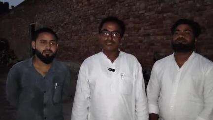 घोसी: सभासदों ने नगर पंचायत घोसी कार्यालय के बाहर बैठने की अनुमति मांगी, एसडीएम को सौंपा ज्ञापन