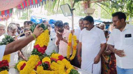 திருவெண்ணைநல்லூர்: அரசூர் மலட்டாற்றில் நீரில்  மூழ்கி மூன்று பேர் உயிரிழந்த குடும்பத்தாருக்கு அரசு அறிவித்துள்ள தலா  மூன்று லட்சம் வழங்கிய எம் எல் ஏ
