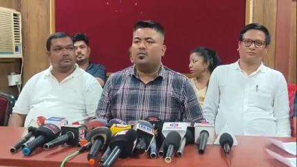 শিৱসাগৰ: সদৰত যৌথ সংগ্ৰামী মঞ্চৰ সংবাদ মেল যোগে ঘোষণা,তনু শ্বাহীক গ্ৰেপ্তাৰ নকৰিলে উজনি অসম বন্ধৰ কাৰ্যসূচী হাতত লব