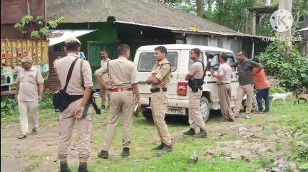 মৰঙী: তিনিজন বন বিভাগৰ লোক আহত হৈছে,বাঘ তো হত্যা কৰা হৈছে,উক্ত  সন্দৰ্ভত গোচৰ ৰুজু হব বুলি শালমৰাত বন বিষয়াৰ মন্তব্য