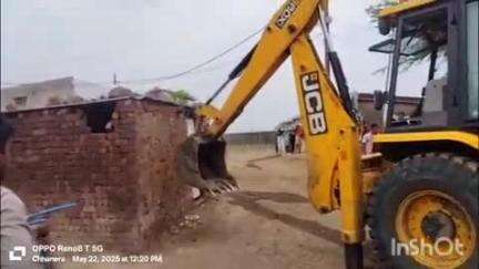 हरसूद: नगर परिषद के अमले ने नगर में दो जगहों से हटाया अतिक्रमण