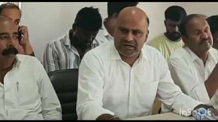 ಮಾಲೂರು: ಶಾಸಕರ ಬಗ್ಗೆ ಕೆಲ ವಿರೋಧ ಪಕ್ಷದವರು ಅಸಂವಿಧಾನಿಕ ಪದ ಬಳಕೆ ಮಾಡಿರುವುದು ಸರಿಯಲ್ಲ ; ನಗರದಲ್ಲಿ ಜಿಲ್ಲಾ ಕಾಂಗ್ರೆಸ್ ಅಧ್ಯಕ್ಷ ಲಕ್ಷ್ಮೀನಾರಾಯಣ