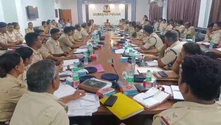 धनबाद/केंदुआडीह: धनबाद: वरीय पुलिस अधीक्षक के नेतृत्व में समाहरणालय के पुलिस सभागार में क्राइम मीटिंग का आयोजन