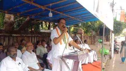 കണ്ണൂർ: വിവിധ ആവശ്യങ്ങൾ ഉന്നയിച്ച് ഭാരതീയ ദളിത് കോൺഗ്രസ് കളക്ടറേറ്റിന് മുന്നിൽ നടത്തുന്ന രാപ്പകൽ സമരം തുടങ്ങി