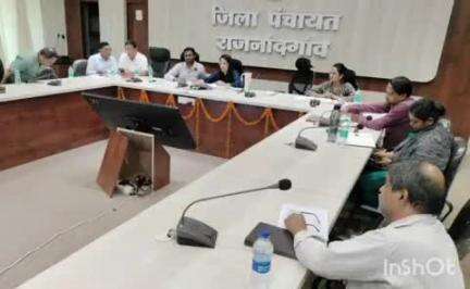 राजनांदगांव: जिला पंचायत सभा कक्ष में जिला पंचायत सीईओ ने विभिन्न विकास कार्यों एवं योजनाओं की प्रगति के संबंध में ली समीक्षा बैठक
