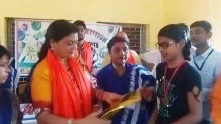 धनबाद/केंदुआडीह: धनसार के गायत्री मंदिर प्रांगण में एशिका फाउंडेशन द्वारा ड्राइंग प्रतियोगिता का आयोजन