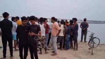 मांझी: युवक ने की आत्महत्या की असफल कोशिश, मांझी रेल पुल से सरयू नदी में लगाई छलांग