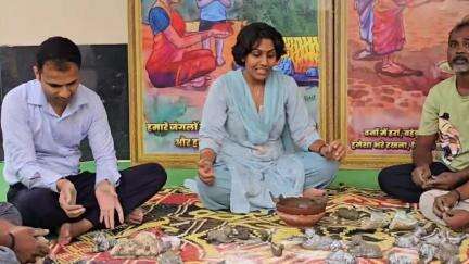 कुरई: सिवनी कलेक्ट्रेट में बाघदेव अभियान शुरू, DM व CEO ने बनाई बाघ की प्रतिमा