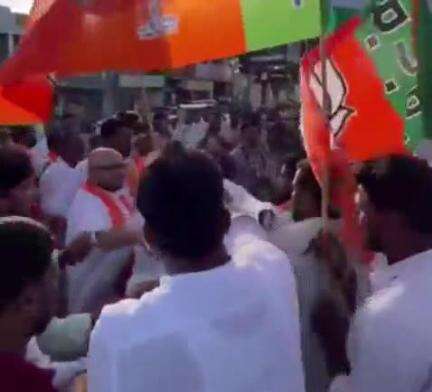 నల్గొండ: నల్లగొండ పట్టణంలోని హైదరాబాద్ ఎంపీ  అసదుద్దీన్ ఓవైసీ దిష్టిబొమ్మను దగ్ధం చేసిన బిజెపి నాయకులు