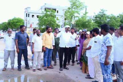 నగరంలో క్షేత్రస్థాయిలో పరిశీలించిన ఎమ్మెల్యే వర్షాకాలంసమీపిస్తున్న నేపథ్యంలో ముంపునకుగురికాకుండ చర్యలు తీసుకోవాలి