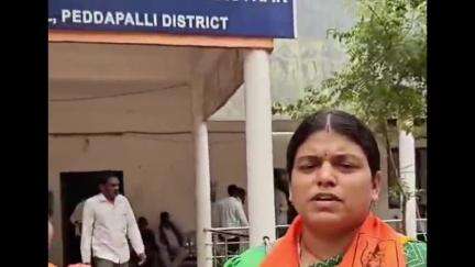 పెద్దపల్లి: గోవులను రక్షించాలని హిందు వాహిని ఆధ్వర్యంలో ఎమ్మార్వోకు వినతి పత్రం అందించిన మహిళ నాయకులు