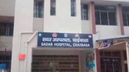 चाईबासा: केेंजरा गांव में जमीन पर सो रहे बच्चे को जहरीले सांप ने डंसा, हुई मौत