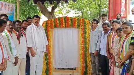 మణుగూరు: బాపన కుంటలో 55 లక్షల అంచనా వ్యయంతో సిసి సైడ్ డ్రైనేజీ పనులకు భూమి పూజ చేసిన పినపాక ఎమ్మెల్యే
