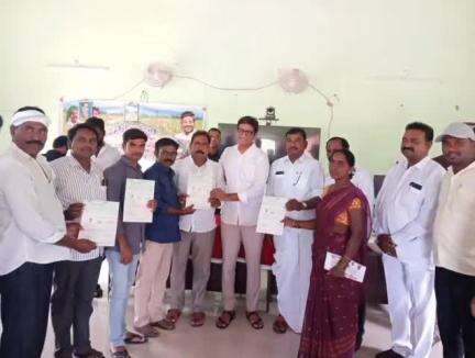 కోరుట్ల: ఇబ్రహీంపట్నం మండలం కేంద్రంలో సీఎంఆర్ఎఫ్ చెక్కులు పంపిణీ చేసిన కోరుట్ల ఎమ్మెల్యే డా.కల్వకుంట్ల సంజయ్