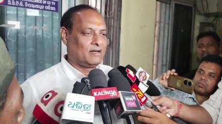 ଟିଟିଲାଗଡ: ଡିଆରଡିଏ ସମୀକ୍ଷା ବୈଠକରେ ଅଣଦେଖା ଘଟଣା ଉପରେ ତିବ୍ର ପ୍ରତିକ୍ରିୟା ରଖିଲେ ଟିଟିଲାଗଡ଼ ବିଧାୟକ ନବୀନ ଜୈନ