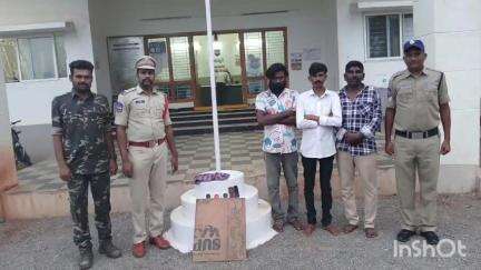 ములుగు: మల్లంపల్లి లో అక్రమంగా బిళ్ళలు ఆడుతున్న ముఠా పట్టుకున్న ములుగు పోలీస్ లు