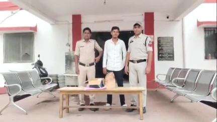 बलौदा: जर्वे गांव से बलौदा पुलिस ने 8 लीटर महुआ शराब के साथ आरोपी को किया गिरफ्तार