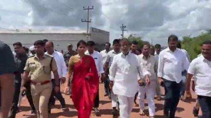 సంగారెడ్డి: ఈనెల 23న సీఎం పర్యటన నేపథ్యంలో సభ స్థలిని పరిశీలించిన మంత్రి దామోదర్ రాజనర్సింహ, ఎంపీ, కలెక్టర్