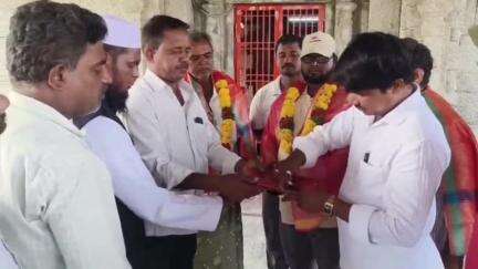 అలంపూర్: మెగాస్టార్ చిరంజీవి జన్మదిన వారోత్సవాల -2025 పుస్తక ఆవిష్కరణ కార్యక్రమం నిర్వహణ