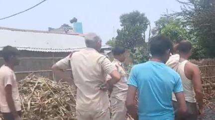 बनमा इटहरी: बनमा चौक के पास ट्रैक्टर ट्रॉली में आग लगने से मक्का जलकर राख