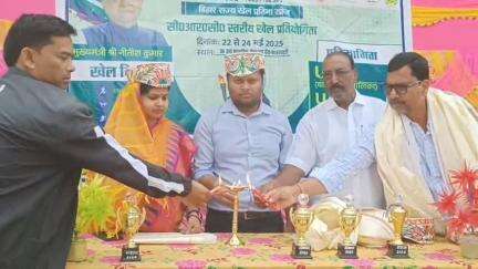 खजौली: बिहार राज्य खेल प्राधिकरण व शिक्षा विभाग के तत्वावधान में संकुल स्तरीय तीन दिवसीय खेल प्रतियोगिता का आयोजन