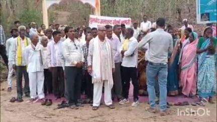 गोंदिया: डव्वा,पळसगाव,झुरकुटोला पाटेकूर्रा चुलबंद जलाशयाचा नवीन कालवा सुरु करून शेतीला पाणी देण्यात यावे या मागणीला घेऊन आंदोलन