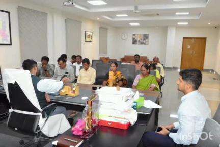 జనగాం: రాష్ట్ర సీఎస్ తో వాతావరణ పరిస్థితులపై టెలీ కాన్ఫరెన్స్ లో పాల్గొన్న జిల్లా కలెక్టర్ రిజ్వాన్ భాషా షేక్