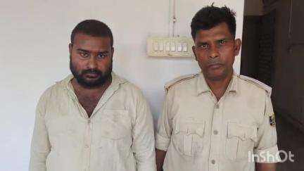 बिहारीगंज: बिहारीगंज पुलिस ने हथियोंधा रेन टोला में छापा मारकर मोहम्मद कादिर को शराब पीने के आरोप में गिरफ्तार किया