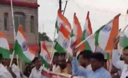 बाघमारा/कतरास: ऑपरेशन सिंदूर की सफलता पर भारतीय सेना के सम्मान में महुदा में निकली तिरंगा यात्रा