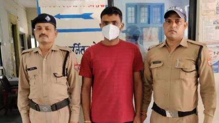 कपकोट: फरसाली गांव निवासी युवक को कपकोट पुलिस ने दो पेटी अंग्रेजी शराब के साथ गिरफ्तार कर आबकारी अधिनियम में मामला दर्ज किया