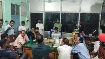 মুরারই ১: মুরারই রেলওয়ে আন্ডারপাস বিষয় নিয়ে বিডিও অফিসে বিশেষ বৈঠক, উপস্থিত বিধায়ক,BDO,ও রেলওয়ে আধিকারিকরা