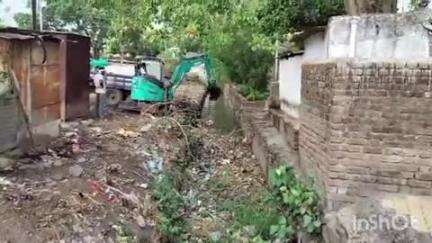अकोट: खानापूर वेस सह शहरातील विविध मोठ्या नाल्यांची पालिकेच्या स्वच्छता विभागाद्वारा सफाई सुरू