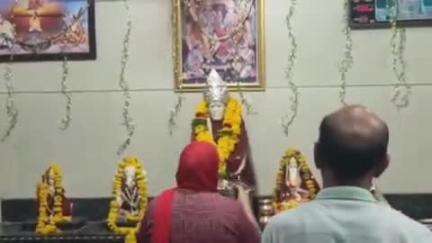 खंडवा नगर: खंडवा की रमा कॉलोनी स्थित साईं मंदिर में भजनों के साथ महा आरती का आयोजन