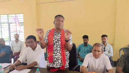 বাক্সা: নাৰায়ণপুৰ ভোগপাৰাত ইউপিপিএলৰ পৰ্যালোচনা বৈঠকত বিটিআৰৰ কাৰ্যবাহী সদস্য ৰাকেশ ব্ৰহ্মৰ অংশগ্রহণ